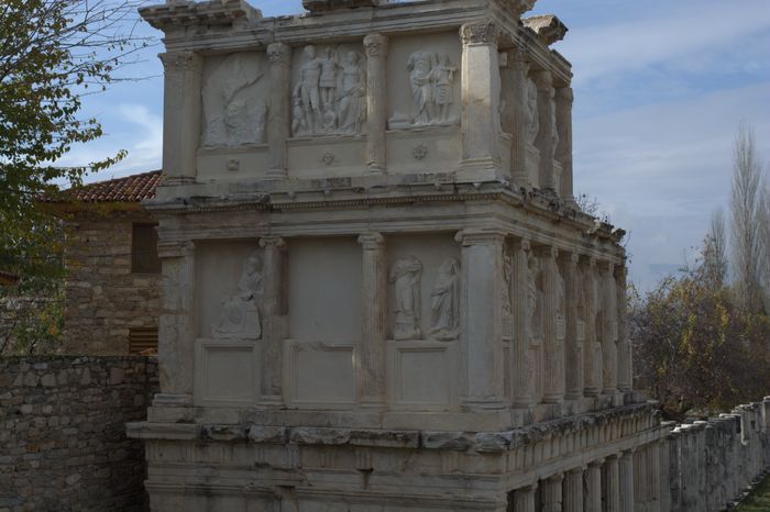 YEDİ KİLİSE TİYATİRA